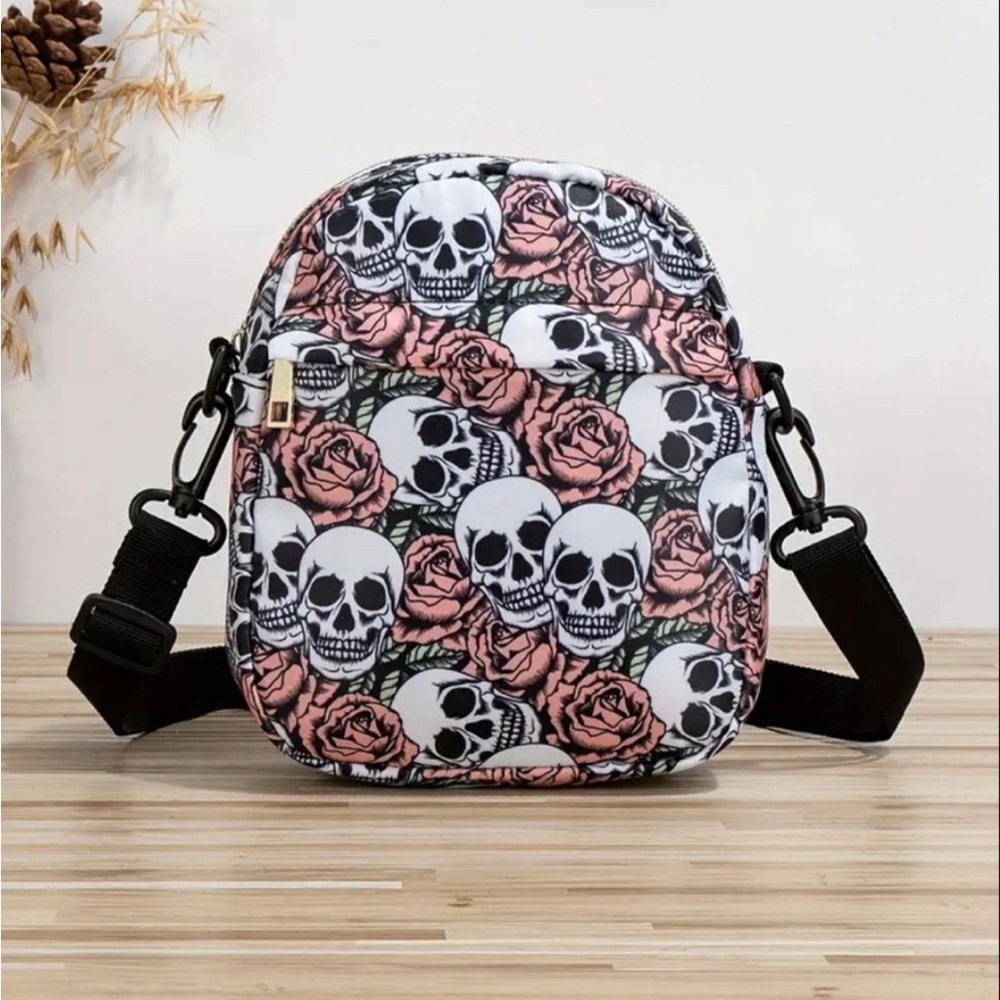 🔥last one🔥 NEW Skull & Roses canvas crossbody  bag. - Picture 2 of 6